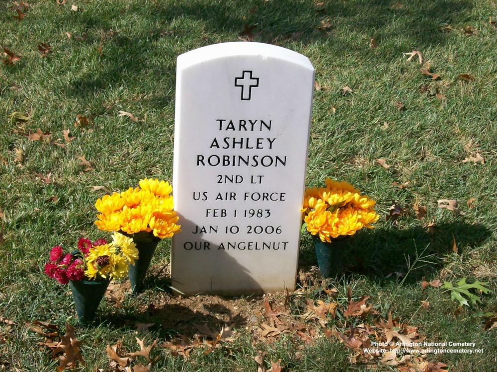 파일:external/arlingtoncemetery.net/tarobinson-gravesite-photo-october-2007-001.jpg