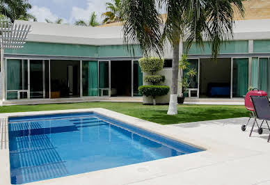 Maison avec piscine et terrasse 1