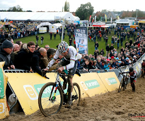 Mathieu van der Poel rijdt naar vier op een rij in Hamme