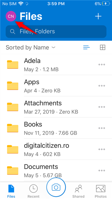 Toque las iniciales de su cuenta en la aplicación OneDrive para iPhone