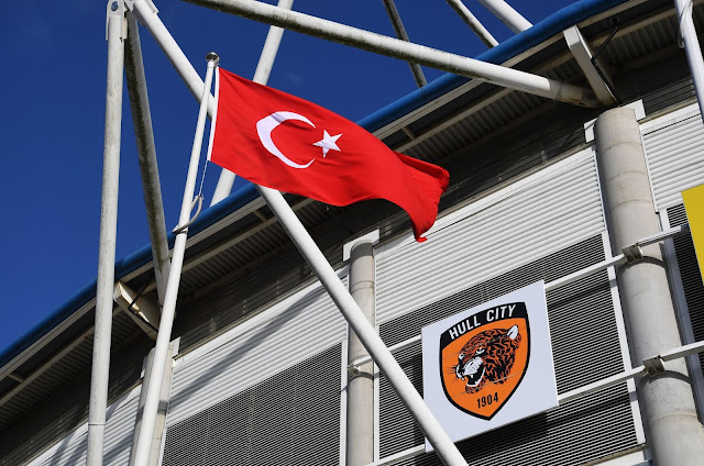 Acun Ilıcalı'nın satın aldığı İngiliz Futbol Kulübü Hull City satadyumuna Türk bayrağı asıldı - Hull City haberleri