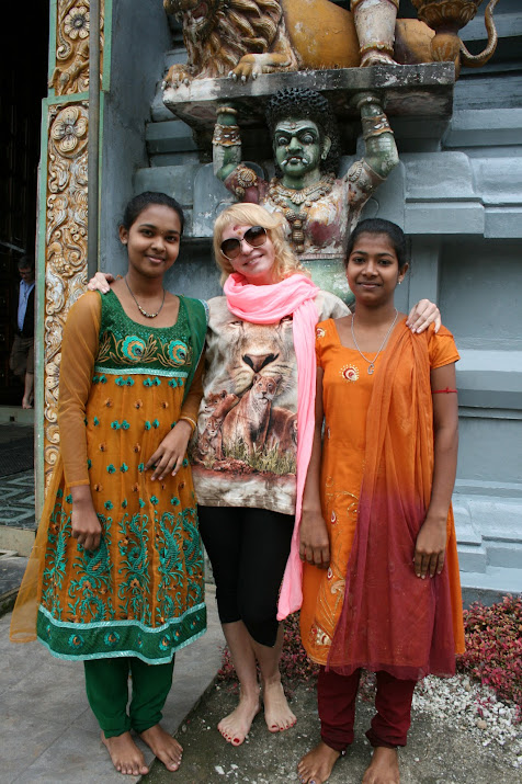 Sri Lanka. Красивый, впечатляющий, действующий храм. Sri Lanka. Красивый, впечатляющий, действующий храм.