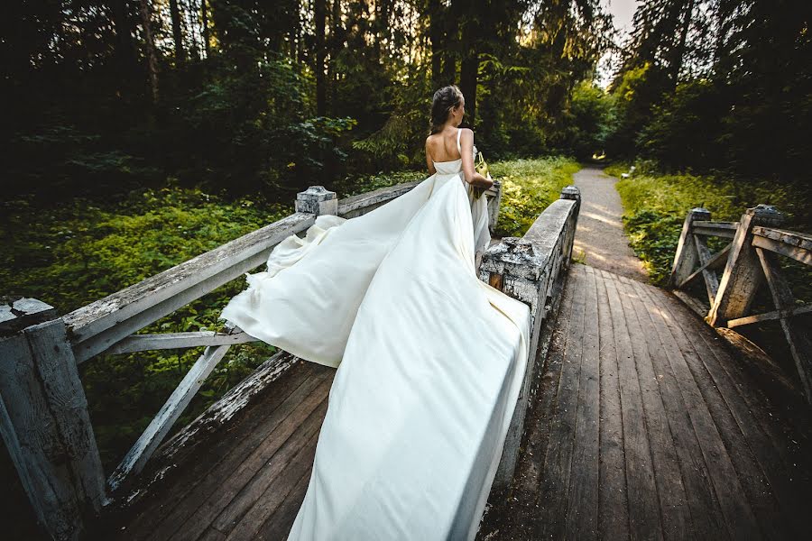 Fotógrafo de casamento Dmitriy Tolmachev (dimtol). Foto de 16 de abril 2018