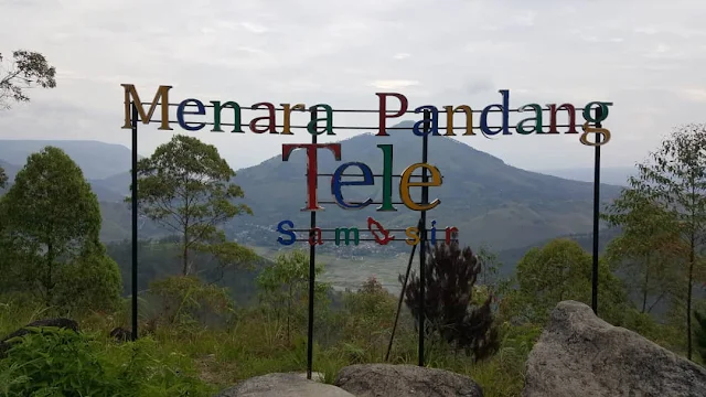 MENARA PANDANG TELE DANAU TOBA