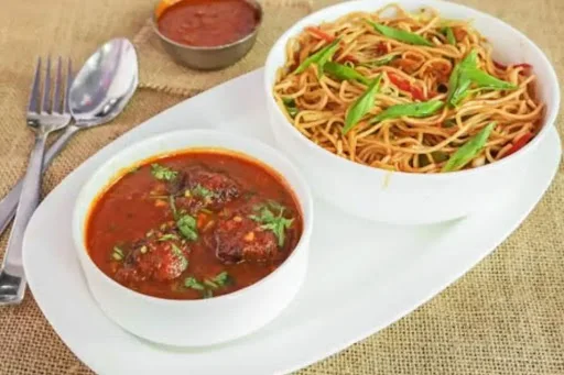 Veg Manchurian Noodles With Gravy