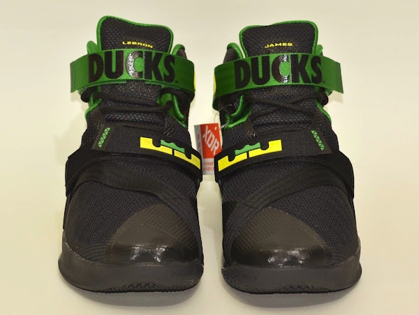 The Oregon Ducks Fans Also Get the LeBron Soldier 9 they Deserve