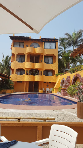 Villas Miramar, Calle Adelita #78, Playa la Madera, 40894 Zihuatanejo, Gro., México, Hotel de 3 estrellas | GRO