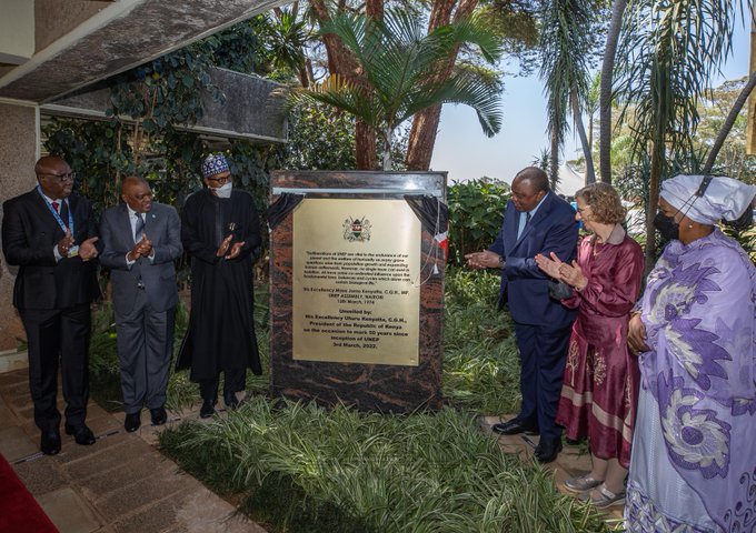 President Kenyatta when he unveiled the commemorative plaque marking the fiftieth anniversary of UNEP.