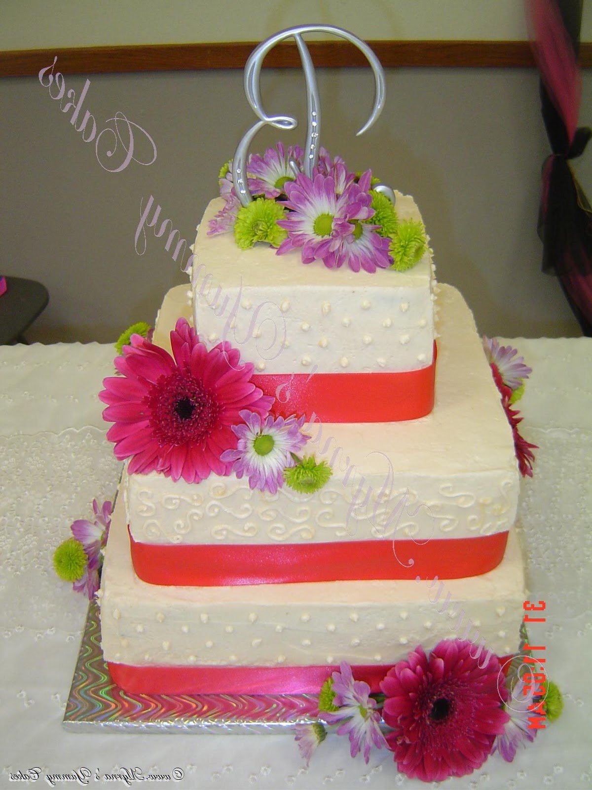 This 3 tier wedding cake was