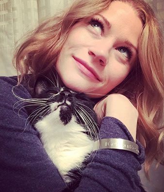 Emilie de Ravin Dp Profile Pics