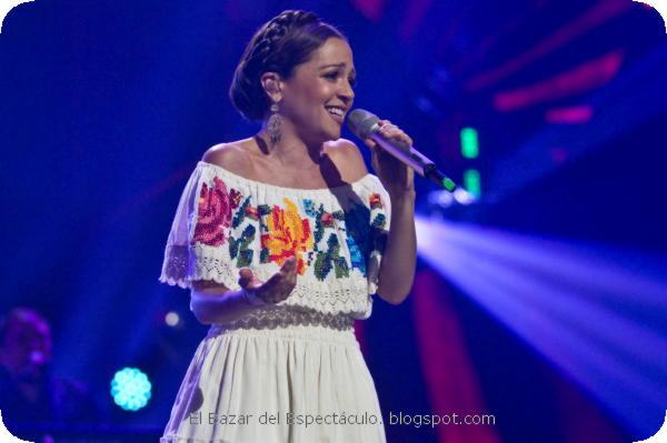 Natalia Lafourcade Premios MTV MIAW 2017.jpeg