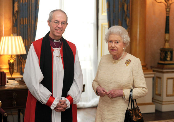 파일:external/www1.pictures.zimbio.com/Queen+Elizabeth+II+Archbishop+Canterbury+Pays+gFIXQZWp9W_l.jpg