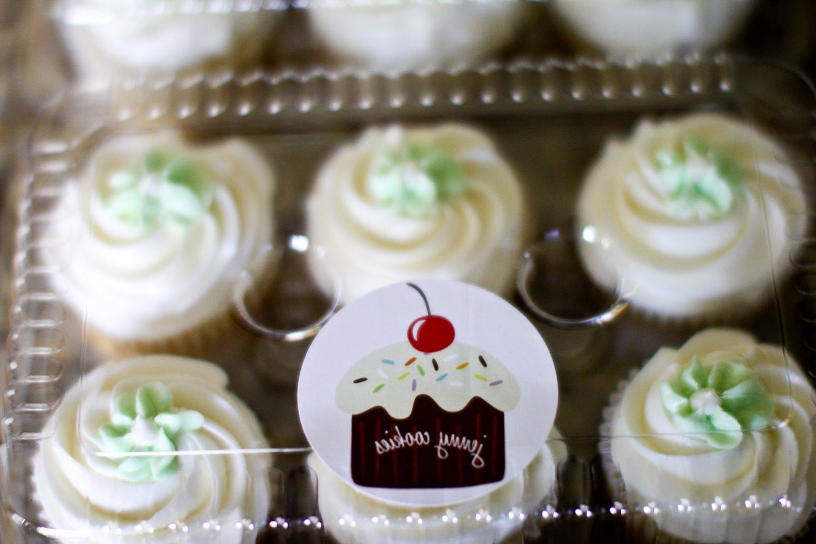 Labels: cookies, cupcakes