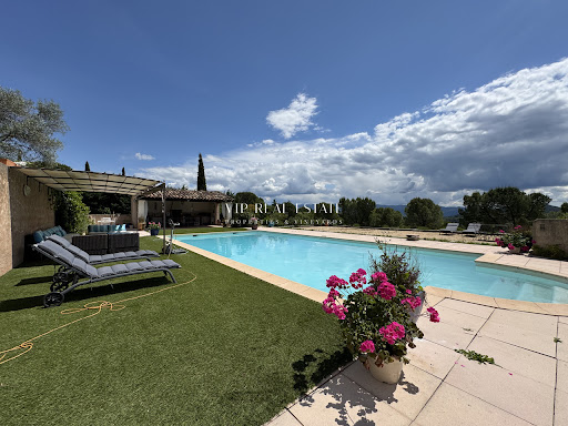 House with pool and garden 3
