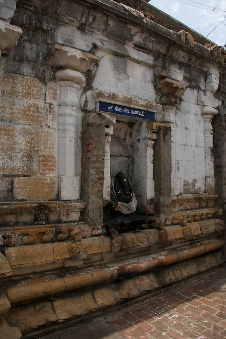 Sri Swarnapureeswarar Temple, Thiruchemponpalli (Semponarkoil), Mayiladuthurai - 275 Shiva Temples