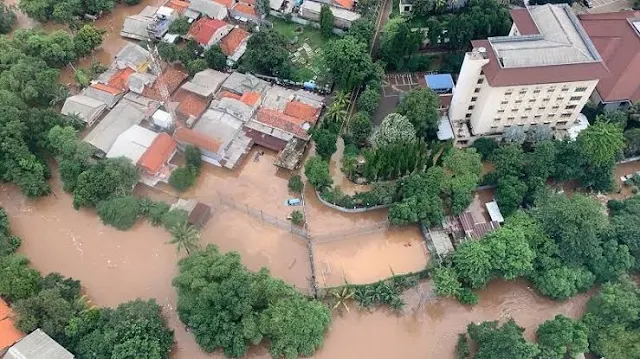 Wartawan Senior: Banjir Jakarta, Cara Alam Tunjukkan Rezim Jokowi akan Hapus IMB & Amdal dari Syarat Izin Investasi