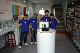 employees wearing Apple shirts at an unauthorized Apple reseller in Yinchuan, Ningxia