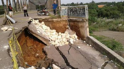 Warga Minta Pemerintah Bekasi Segera Perbaiki Jembatan Amblas di Tambun