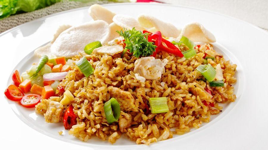 Yuk, coba sendiri masak resep nasi goreng spesial di rumah yang enak dan lezat untuk keluarga dengan panduan Dapur Umami ala Sajiku® Bumbu Nasi Goreng.
