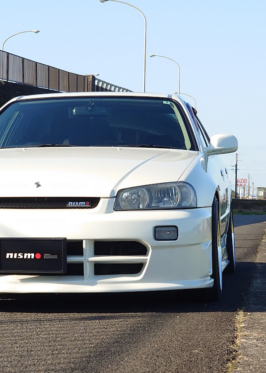 スカイラインのニスモ・ADVAN Racing R6・SHAFTAutoService・愛車のお尻はこんな感じ・NISMOロゴエンボスプレートに関するカスタム事例の投稿画像3枚目
