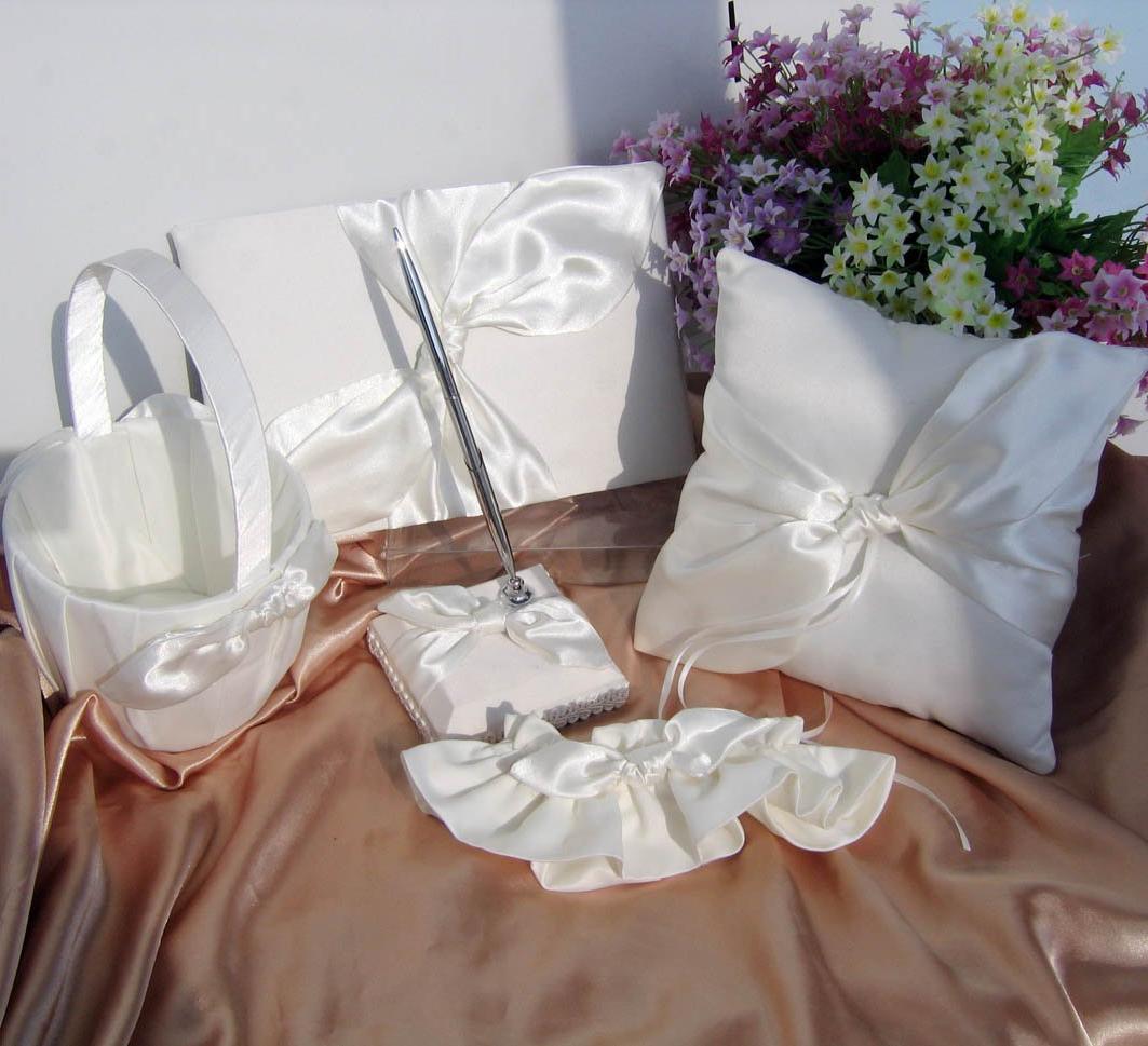 Wedding supplies ring pillow