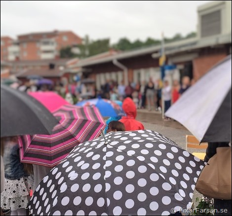 Skolavslutning-Sommarlov-2016-Regn