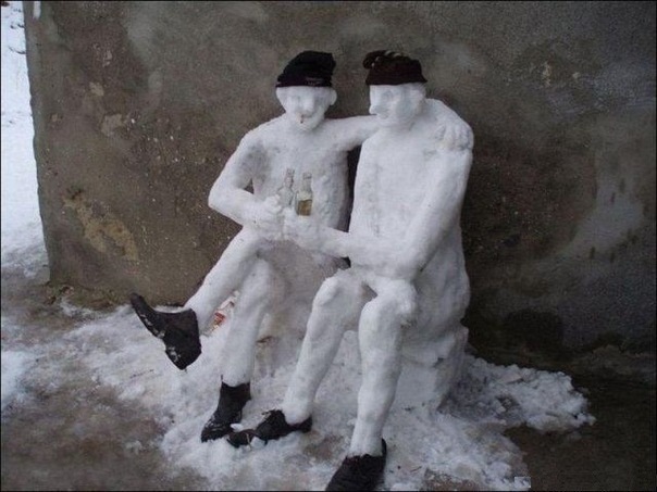 Необычные снеговики.)