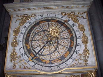 2007.07.06-049 horloge astronomique dans la primatiale St-Jean