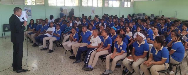 Miguel Ángel Gutiérrez lleva charla “Periodismo digital, Redes sociales, Noticias falsas y Cyberbullying” al Distrito Nacional  