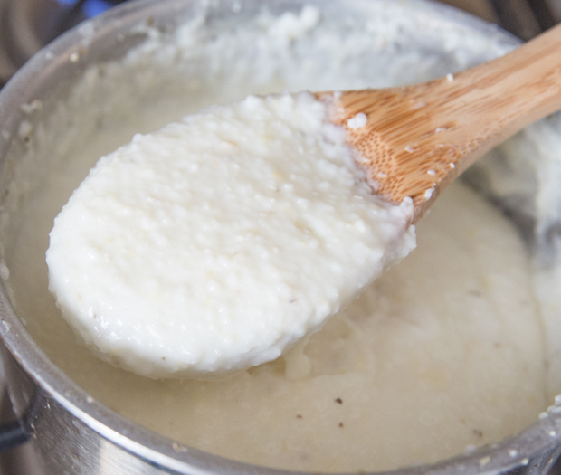 photo of a spoonful of grits