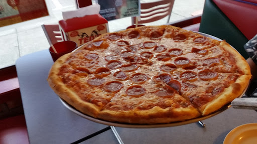 Pizza Restaurant «Pizza Town», reviews and photos, 213 E Lake Ave, Auburndale, FL 33823, USA