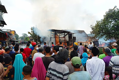 Tiga Rumah dan Kios Di Wonodadi Plantungan Kendal, Diamuk Sijago Merah