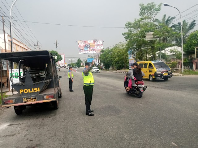 Polsek Rambutan Laksanakan Patroli Dan Pengaturan Lalu Lintas Dipersimpangan