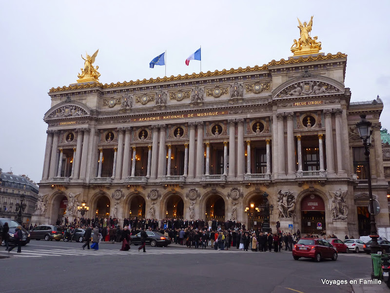 Opéra by night