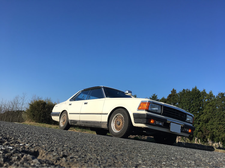 グロリアの右斜め前写真展・グロリア・旧車・日産・車好きと繋がりたいに関するカスタム事例の投稿画像2枚目