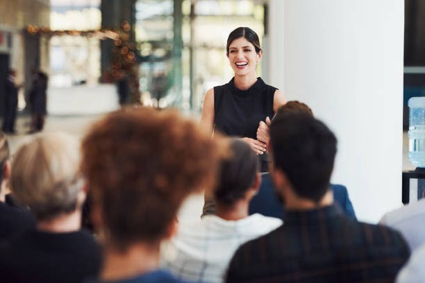 good speech delivery is accompanied by frequent gestures