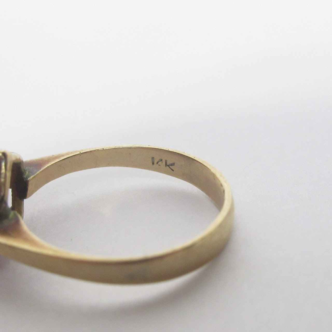 14K Gold & Amethyst Solitaire Ring