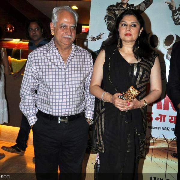 Ramesh Sippy with wife Kiran arrive at the premiere of the movie War Chhod Na Yaar, held in Mumbai, on October 10, 2013. (Pic: Viral Bhayani)