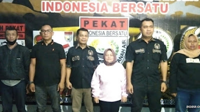 Usai acara Bukber Dengan Awak Media, Ketua DPD PEKAT BI Kab. Garut, Gelar Konfrensi Pers Sampaikan Permohonan Maaf Atas Statemen Salah Satu Anggotanya Di WA Group