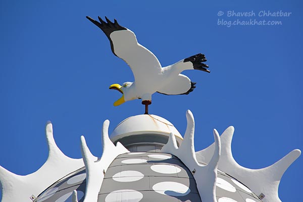 A statue of a seagull in the children's play area at Frank Kitts Park at Wellington [New Zealand]