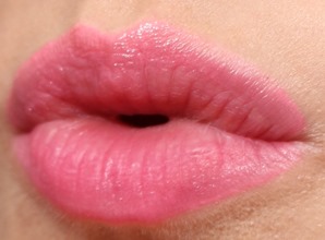 LipcheekLaPetiteRobeNoireGuerlain1