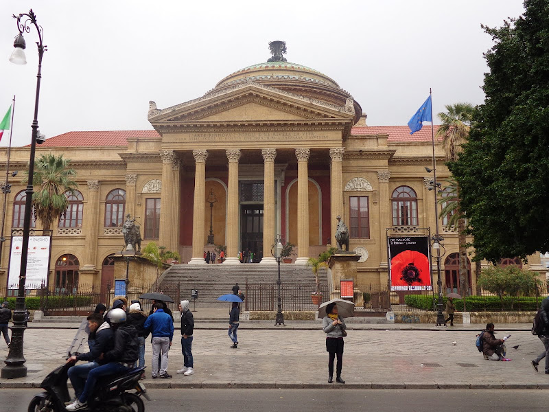 А включите-ка мне усилители качки! А подайте-ка белых пиджаков. Costa Paсifica февраль 13г