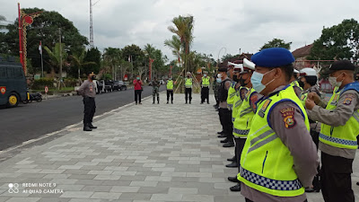 Personil Gabungan Melaksanakan Apel Persiapan Pengamanan Rangkaian Kegiatan Di Alun-Alun Bangli