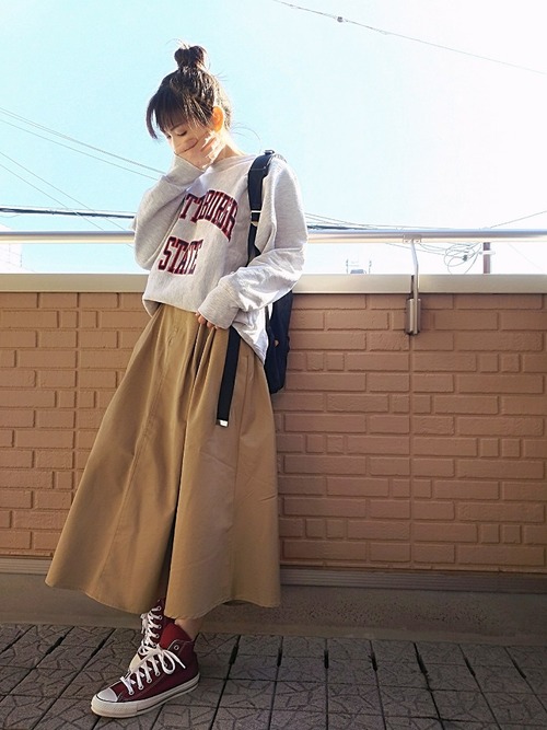 赤コンバースの冬コーデ 21 大人女子がおしゃれに履きこなすポイントは Trill トリル