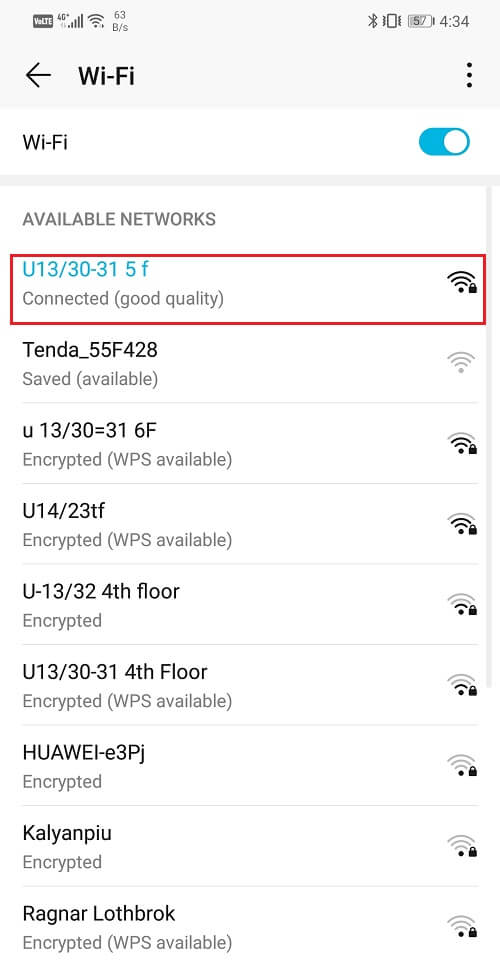 Klepněte na název Wi-Fi, ke kterému jste připojeni