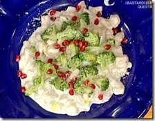 Gnocchetti di patate con salsa al formaggio, broccoli e melagrana