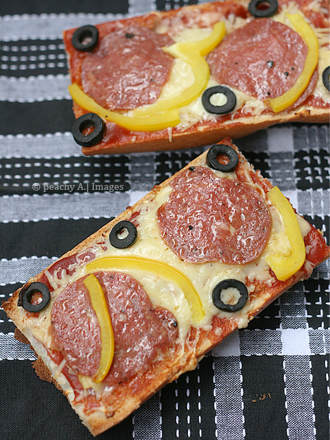 Open Faced Pizza Sandwich | www.thepeachkitchen.com