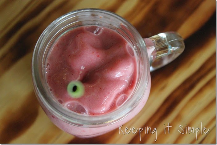 3-ingredient-strawberry-banana-smoothie (6)