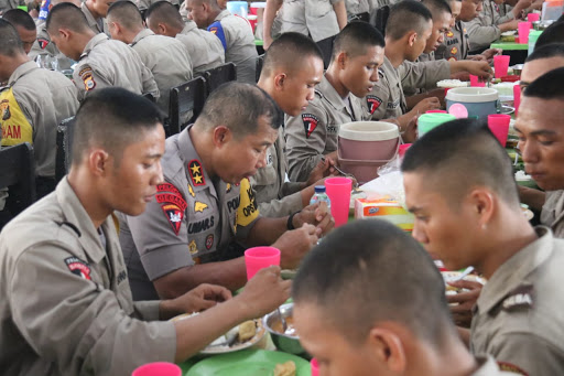 Viral, Begini Jadinya Kalo Kapolda Sulsel Makan Siang Bersama Siswa SPN Batua