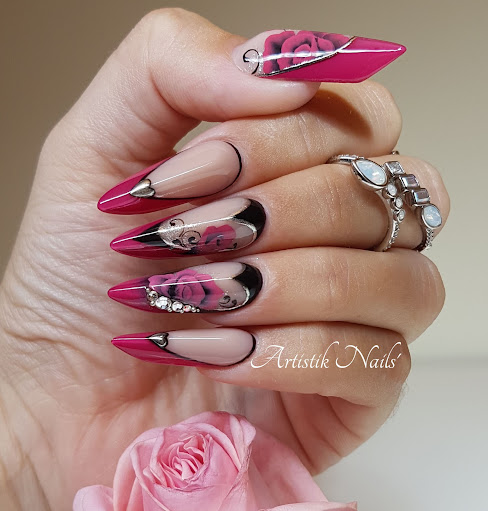 Artistik Nails' logo